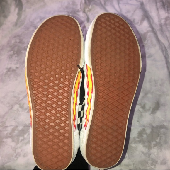 Men’s Vans Checkered Flame Low Top Sneakers - Picture 7 of 9